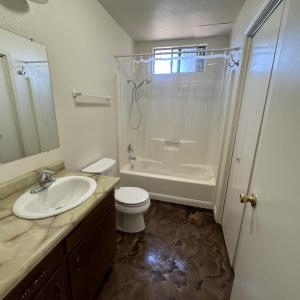 2 Bedroom, 1 Bath Upstairs apartment with in unit washer and dryer