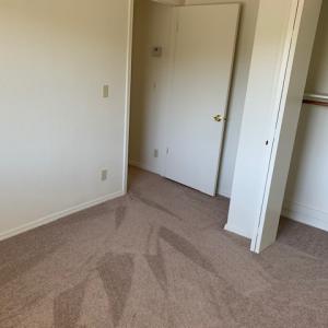 2 Bedroom, 1 Bath Upstairs apartment with in unit washer and dryer
