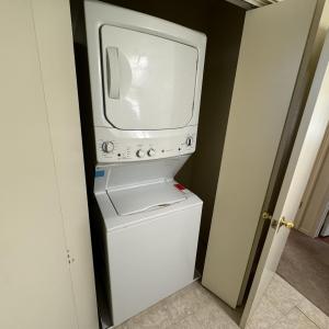 2 Bedroom, 1 Bath Upstairs apartment with in unit washer and dryer