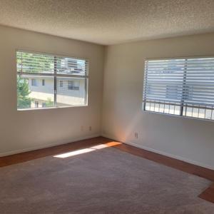 2 Bedroom, 1 Bath Upstairs apartment with in unit washer and dryer