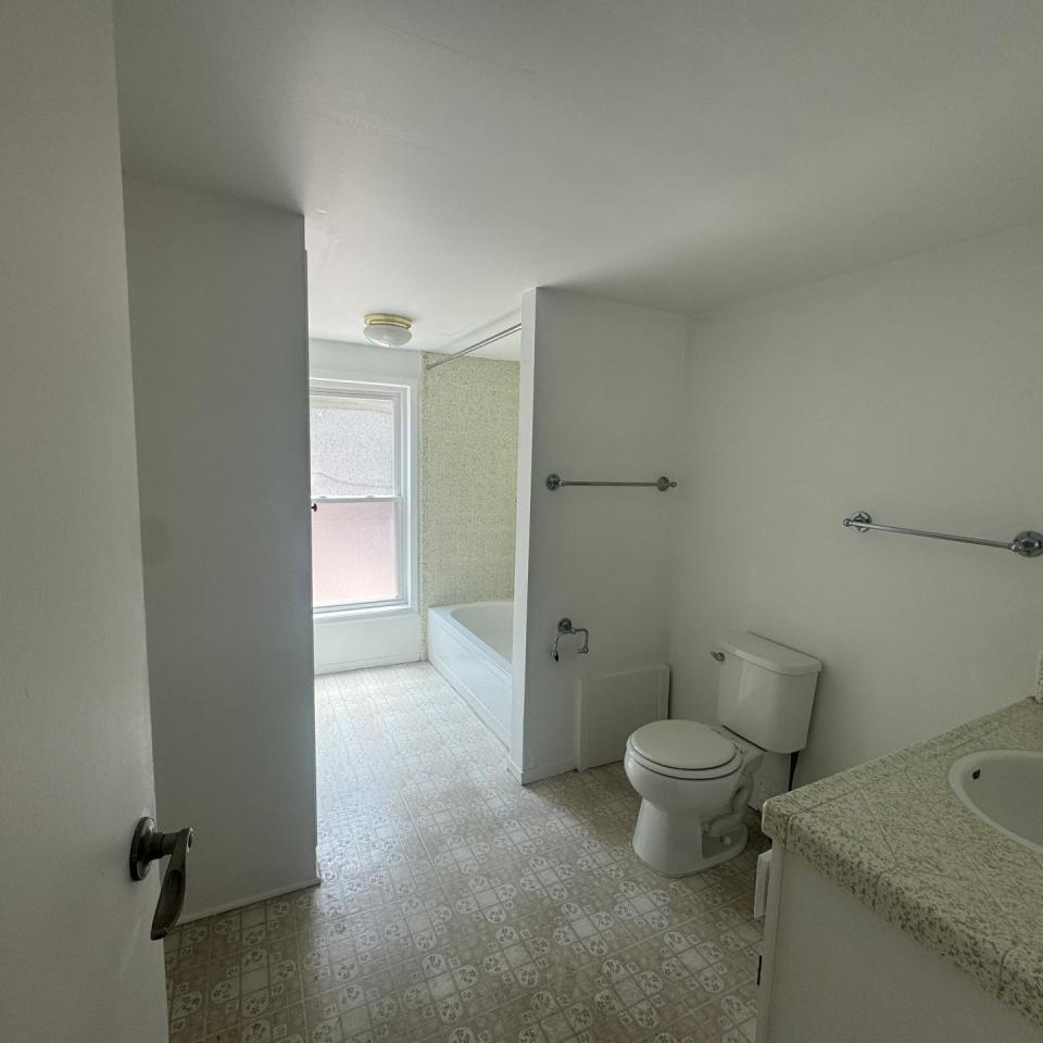 5600 Cascabel #C - Includes most utilities