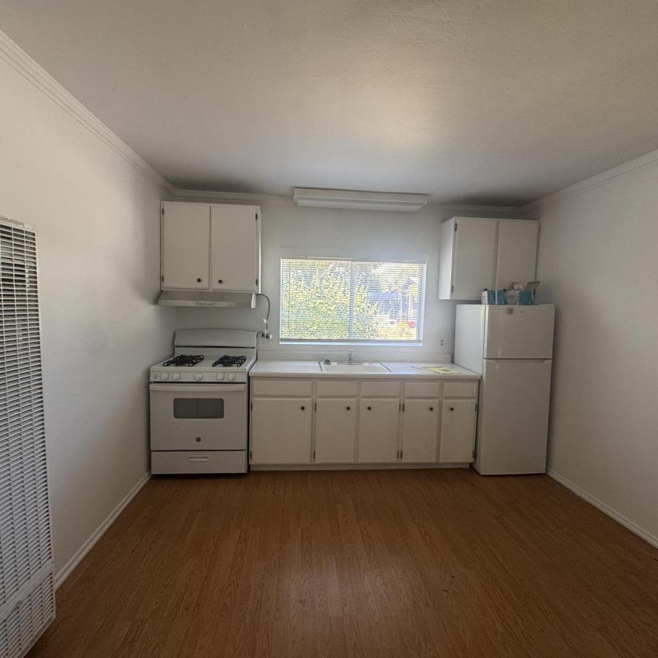 5600 Cascabel #C - Includes most utilities