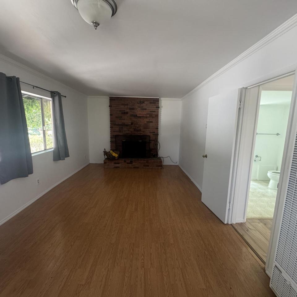 5600 Cascabel #C - Includes most utilities