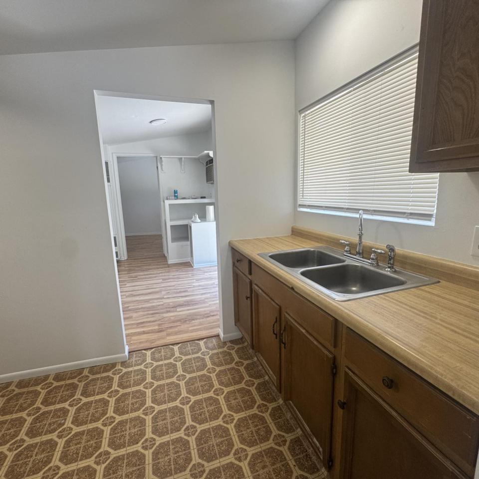 5600 Cascabel #A - Includes most utilities