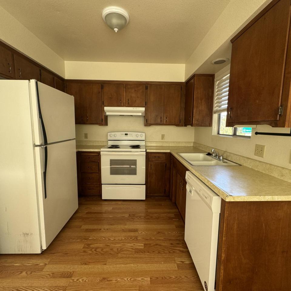 6305 Marchant #G - 2 Bedroom, 1 Bath Upstairs with in unit washer and dryer