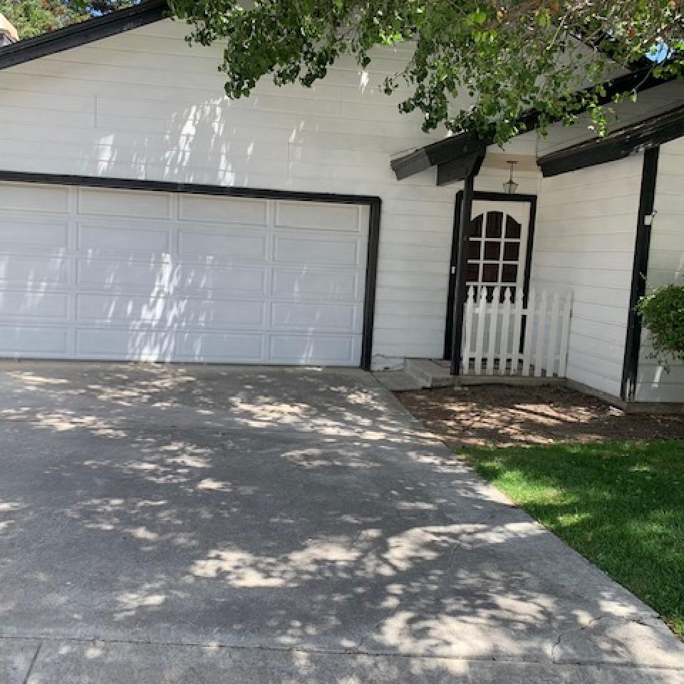 7030 Los Arboles