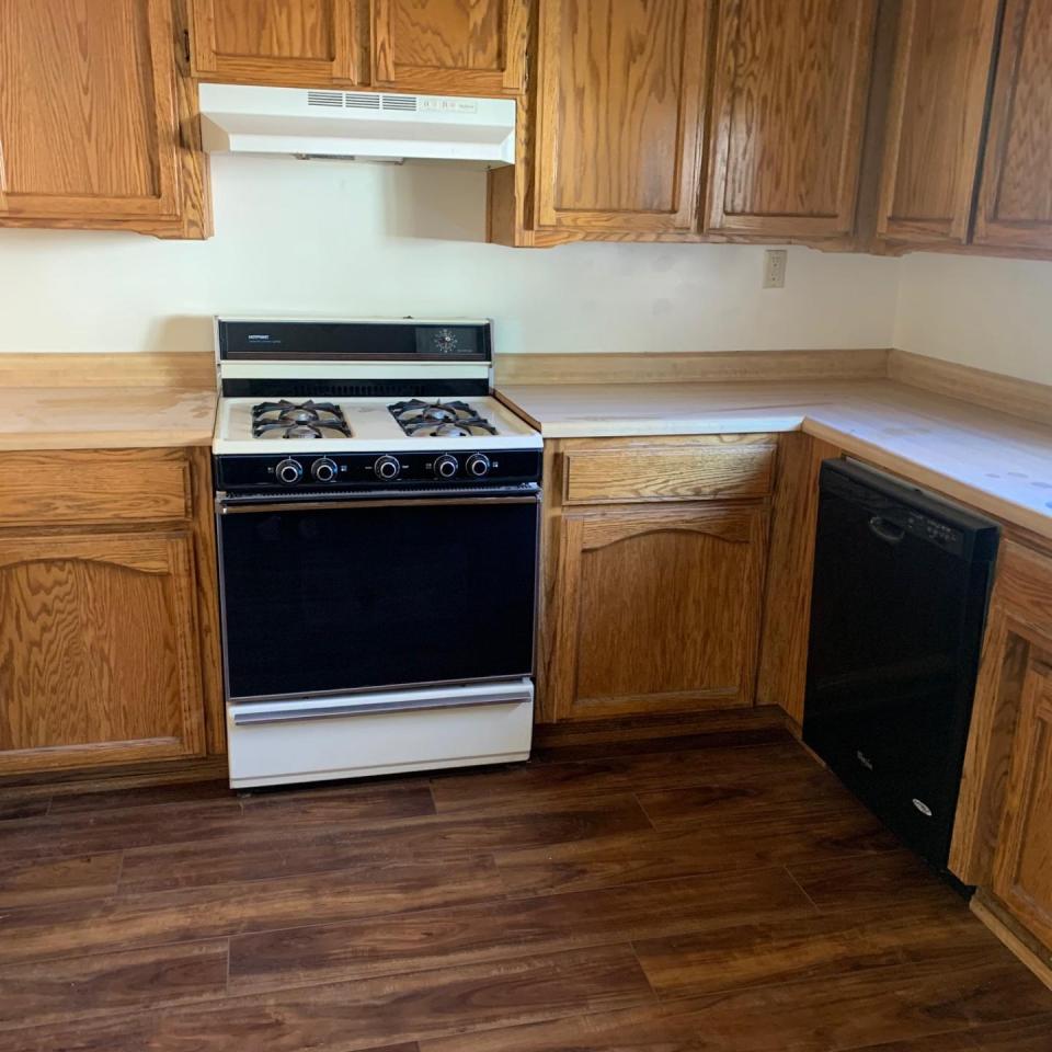 7030 Los Arboles