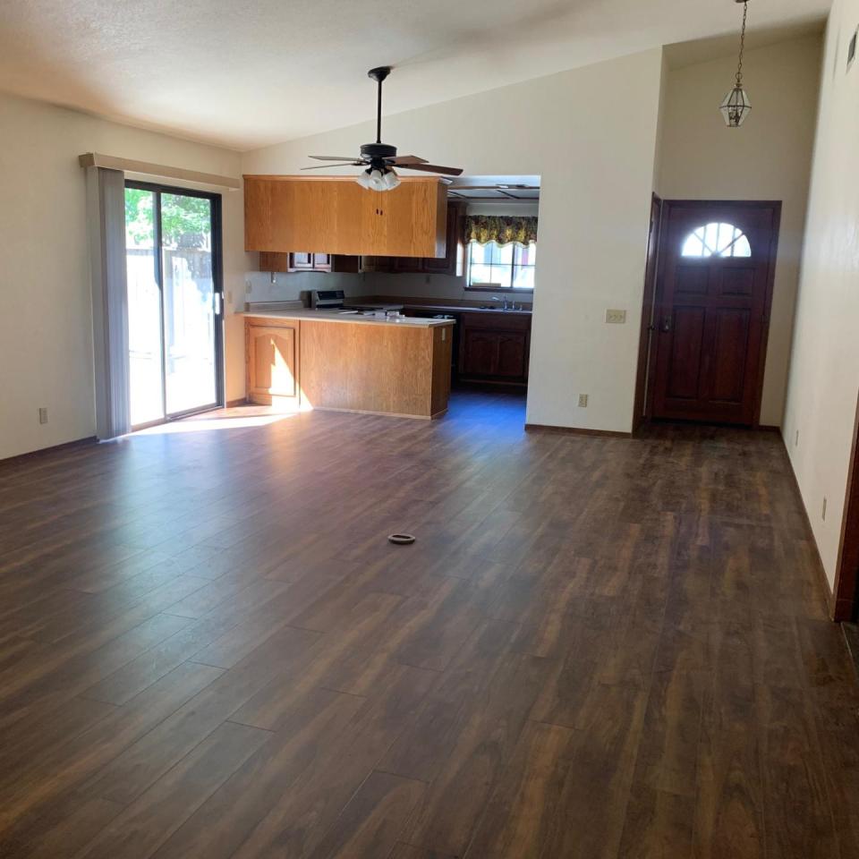 7030 Los Arboles