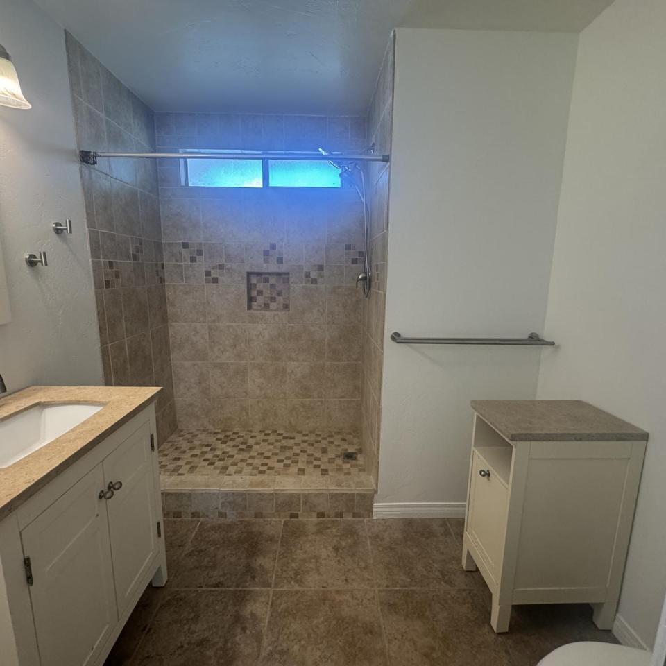 8871 Palomar - Includes Utilities