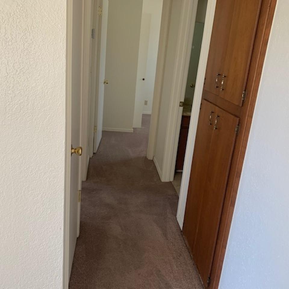 2 Bedroom, 1 Bath Upstairs apartment with in unit washer and dryer