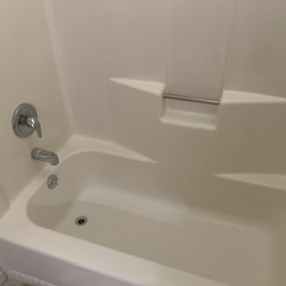 2 Bedroom, 1 Bath Upstairs apartment with in unit washer and dryer
